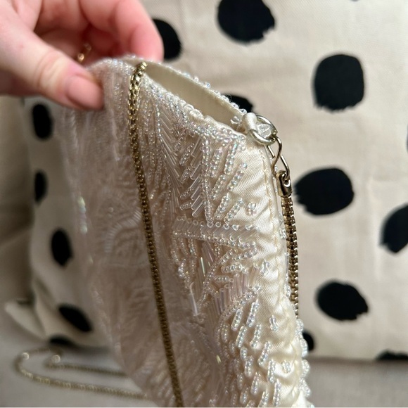 Vintage Cream Beaded Crossbody Purse with Gold Chain Strap and Zipper - Picture 5 of 8
